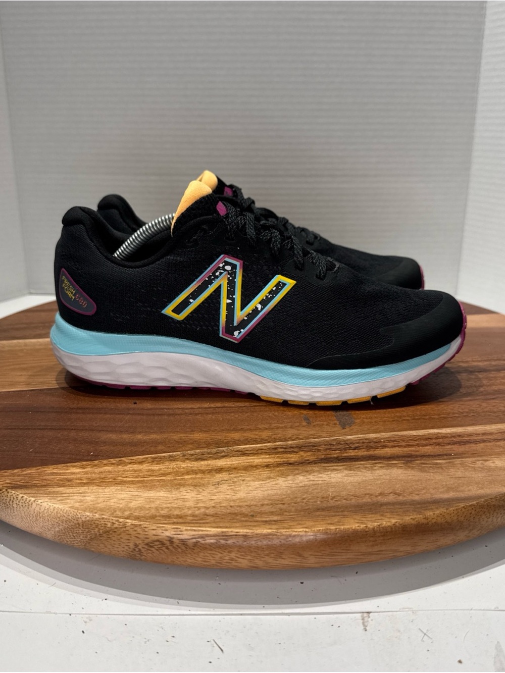 New Balance Fresh Foam 680v7 Women’s Size 7.5 Black Surf Running Sneakers